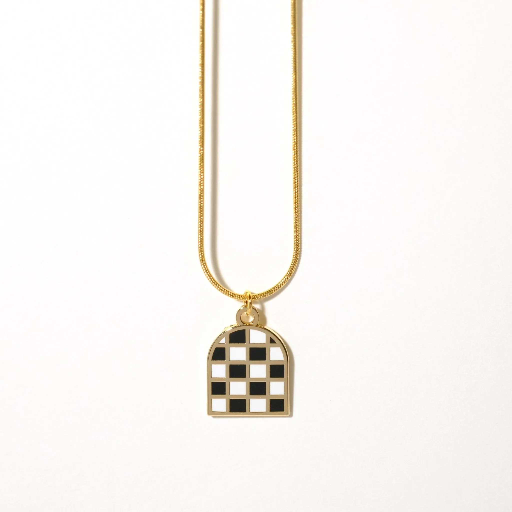 Checkered arch necklace