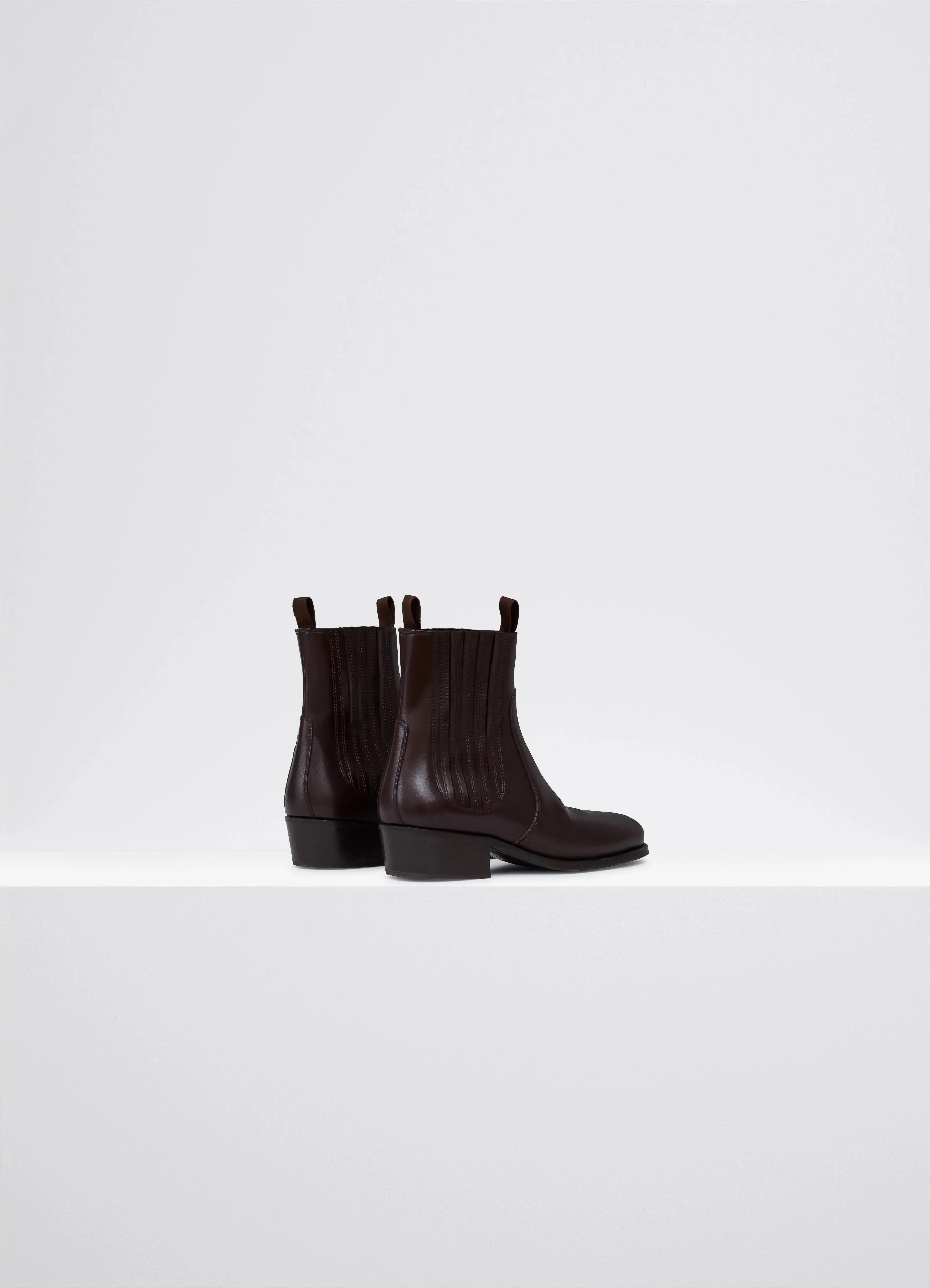 CHELSEA BOOTS