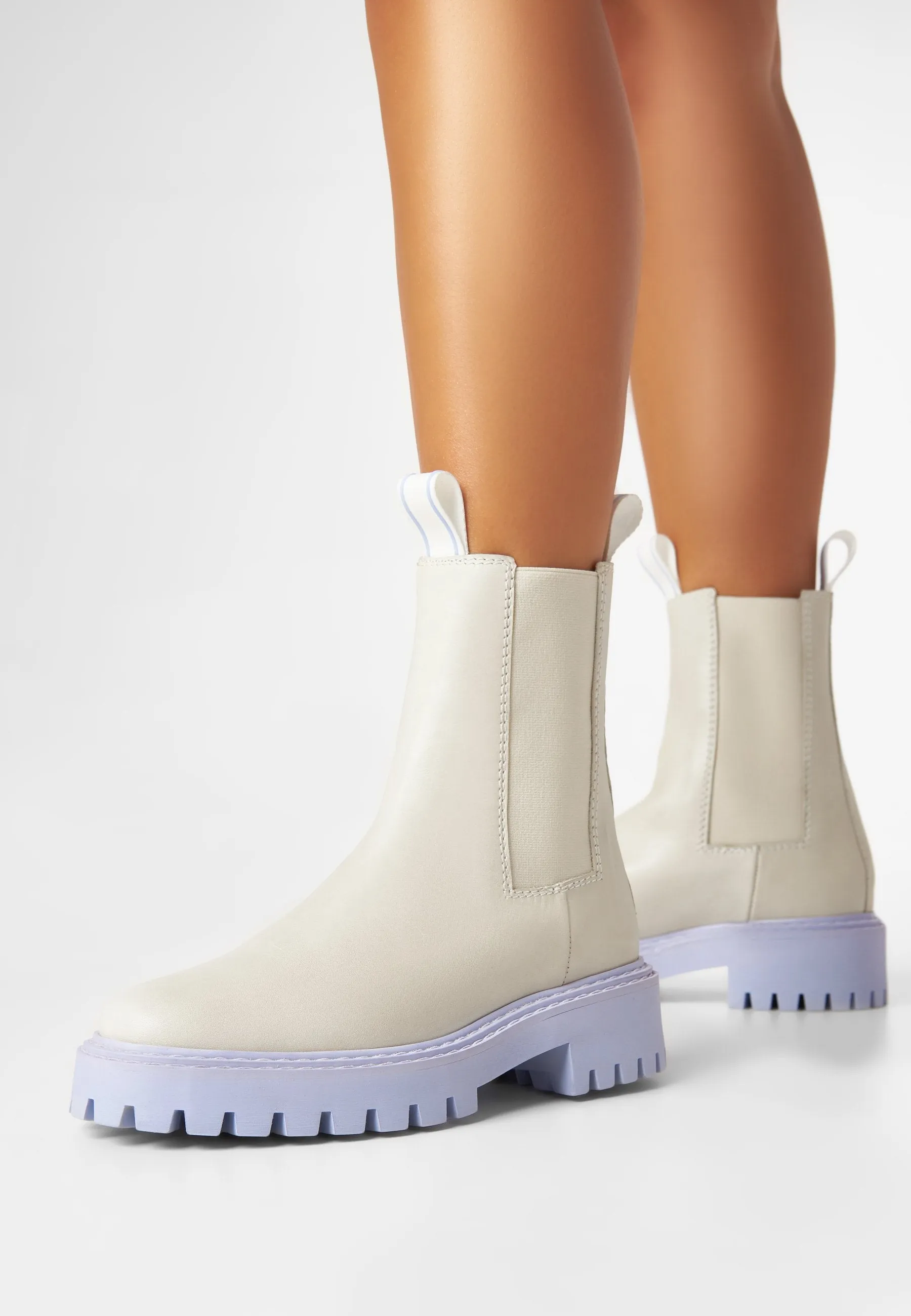 Daze Off White Leather Chelsea Boots