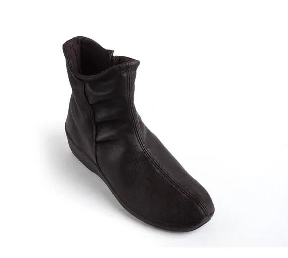 L19 Vegan Bootie in Smooth Black