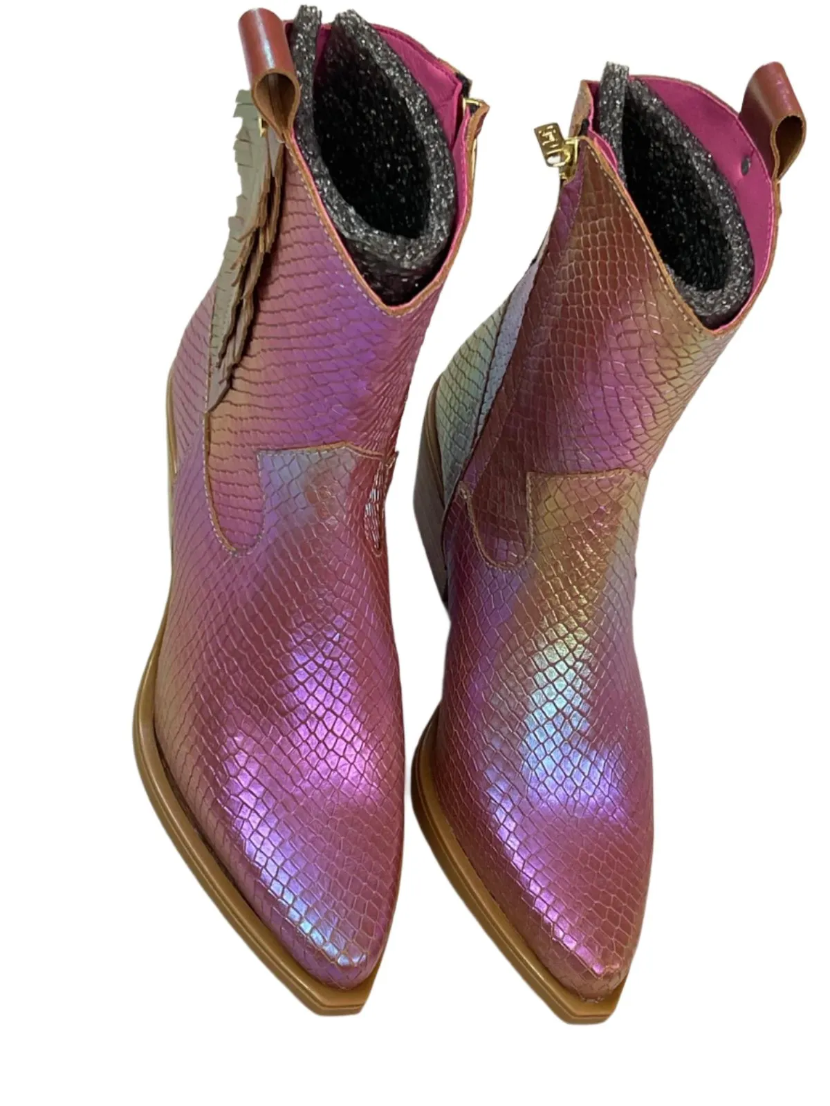 Magnifique- Iridescent cowboy boot