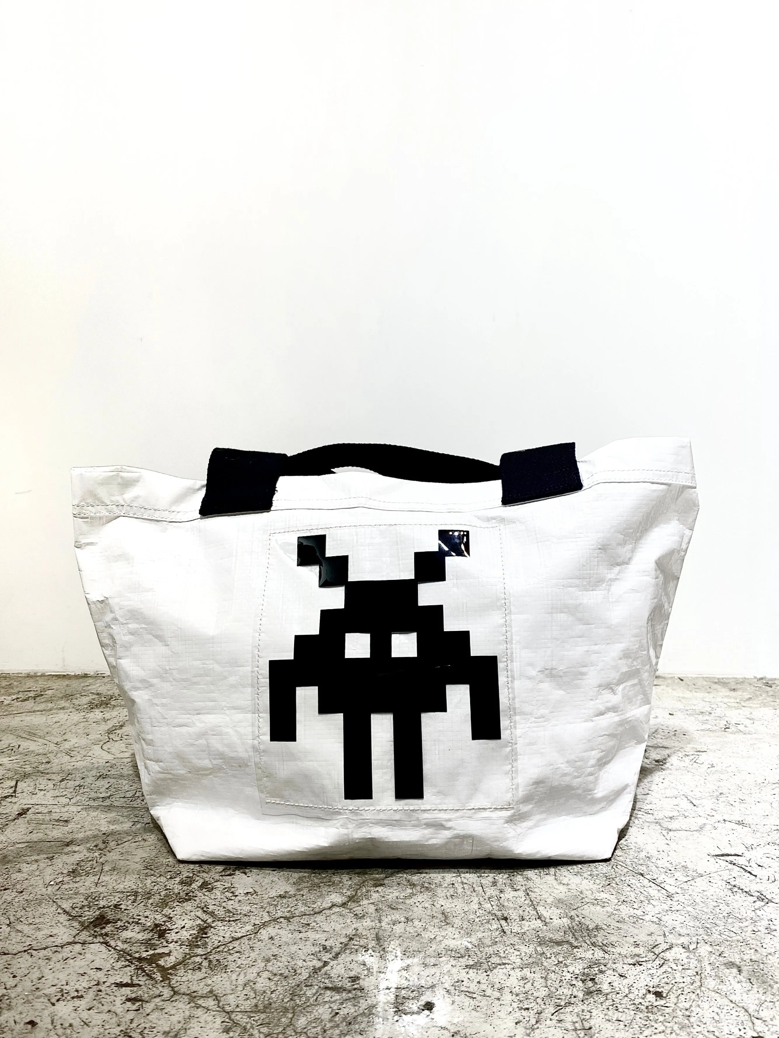 Not VENNA LITTLE MONSTER PIXEL BAG